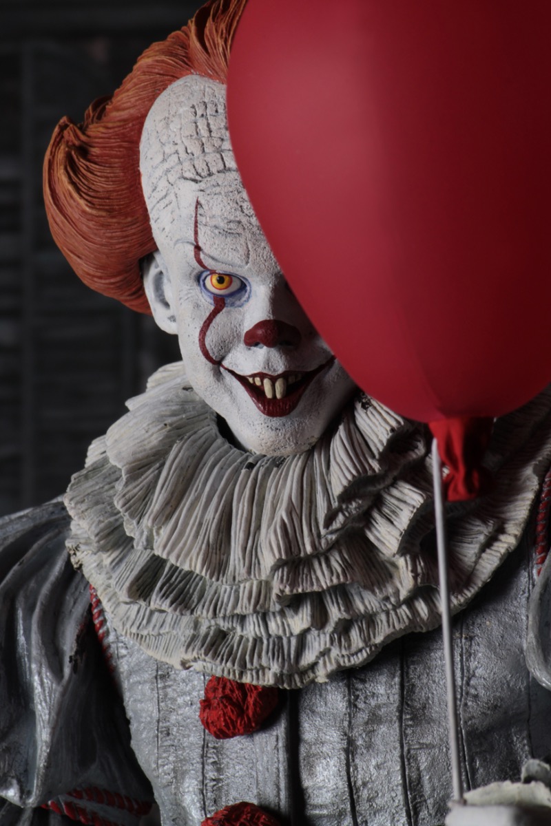 NECA IT (2017) 1/4 Scale Pennywise Action Figure (Bill Skarsgard)