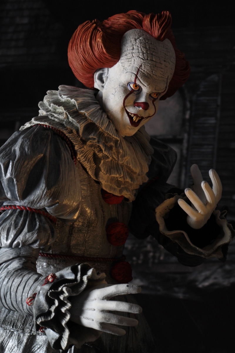 NECA IT (2017) 1/4 Scale Pennywise Action Figure (Bill Skarsgard)
