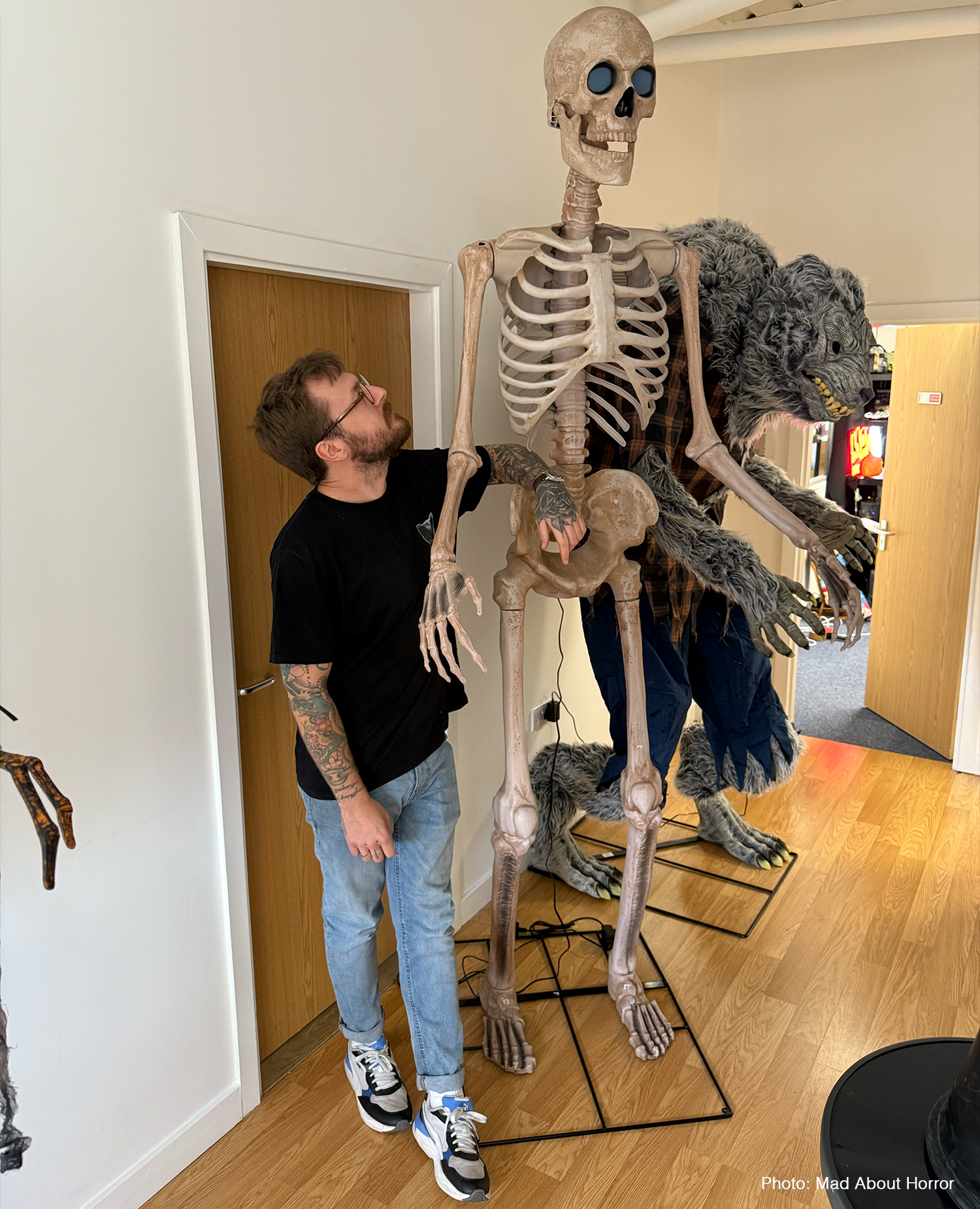 Squelette de 8 pieds Animatronic Halloween avec Digiteyes