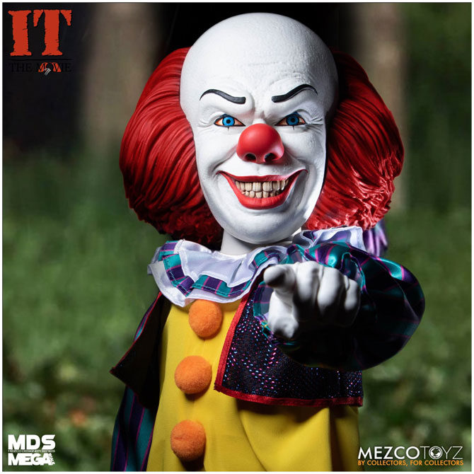 Mezco MDS Mega Scale IT (1990) - Talking Pennywise