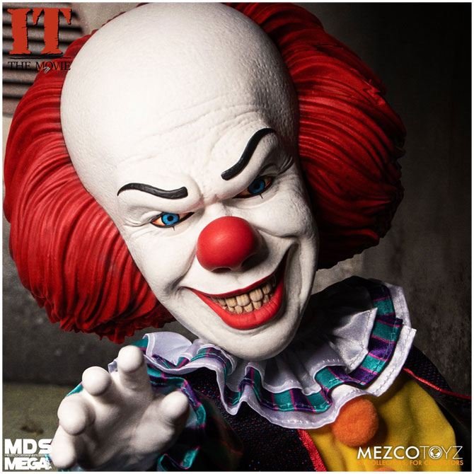 Mezco MDS Mega Scale IT (1990) - Talking Pennywise