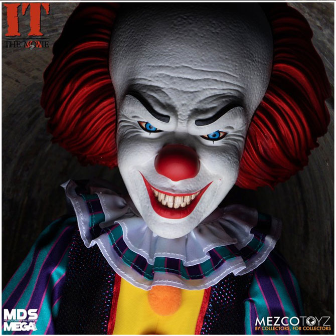 Mezco MDS Mega Scale IT (1990) - Talking Pennywise