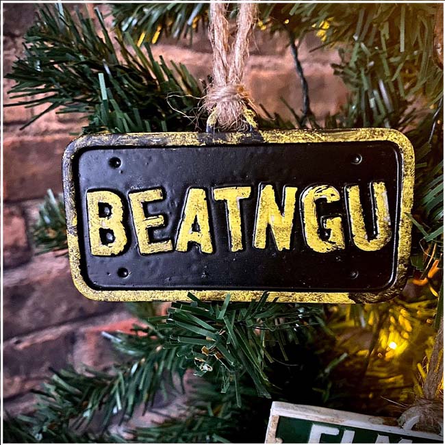 Christmas Tree Decoration - Beatngu Weathered License Plate Sign