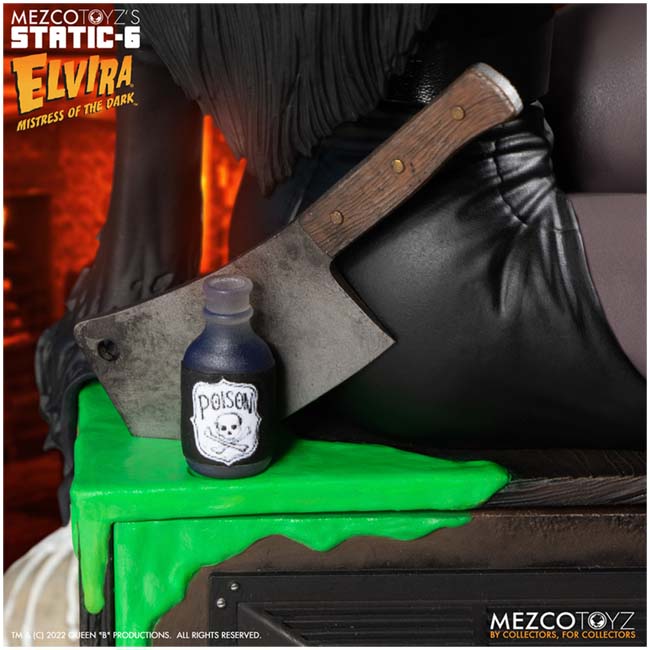 Mezco's Static-6 Elvira Mistress Of The Dark Premium 1/6 Scale Statue