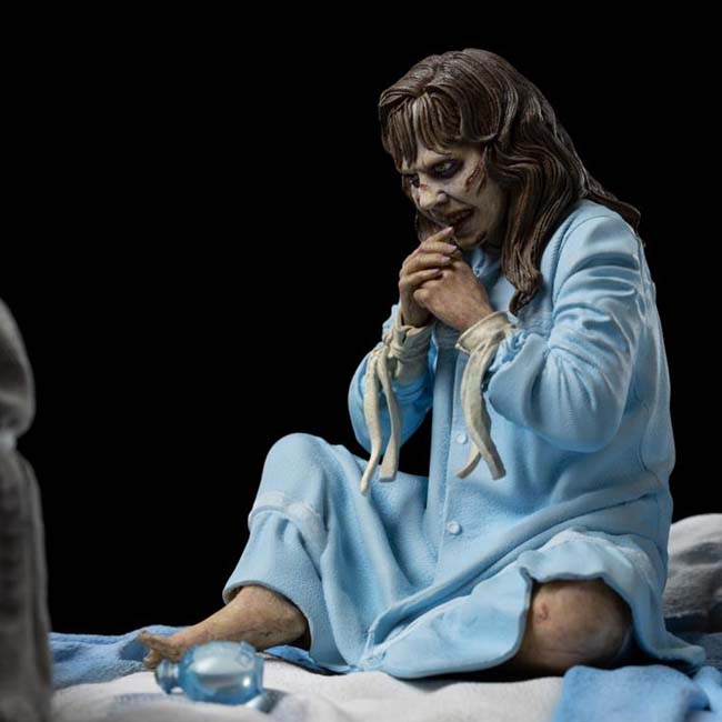 IRON STUDIOS The Exorcist - Possessed Regan 1/10 Scale Statue