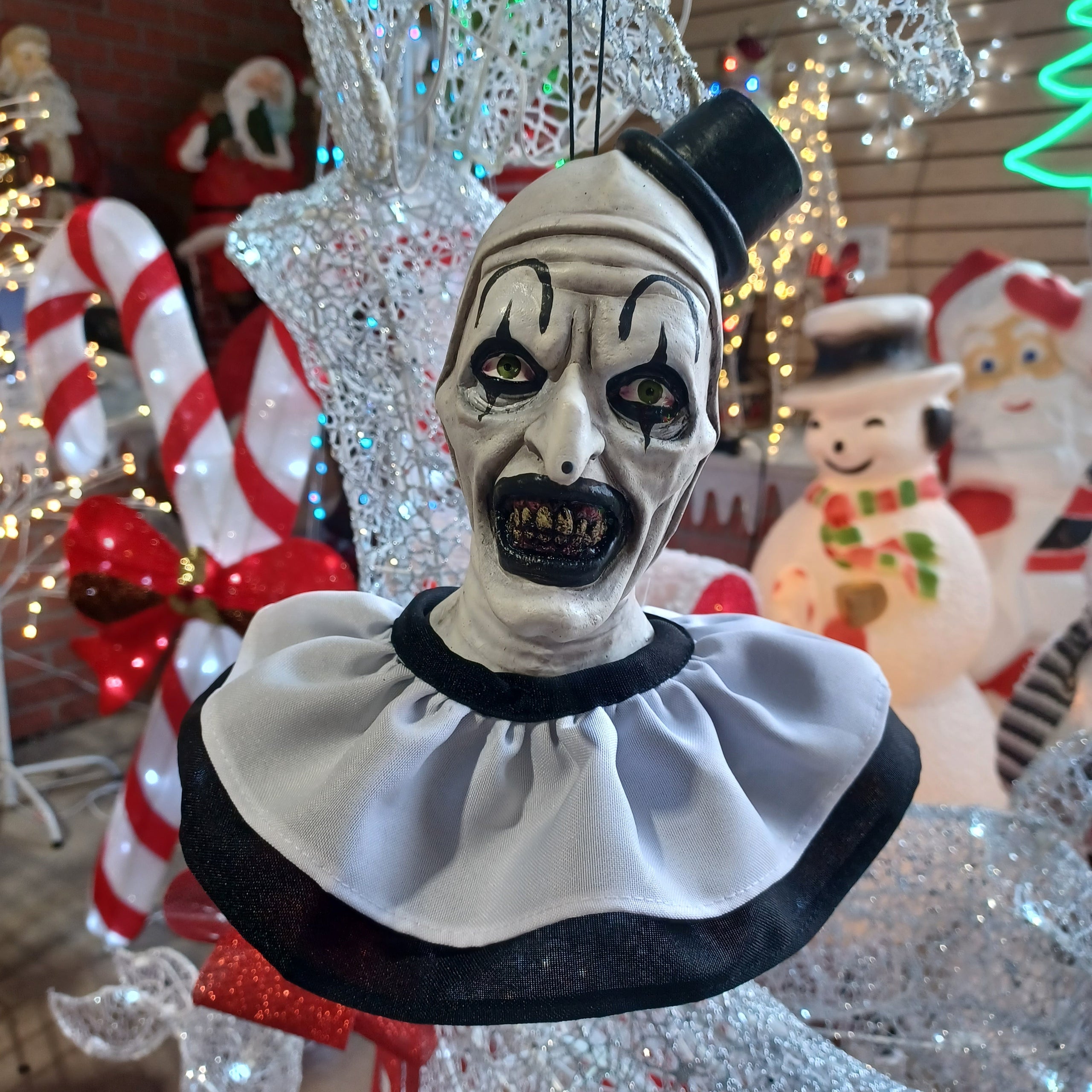 Terrifier - Art the Clown Hanging Head (Large)