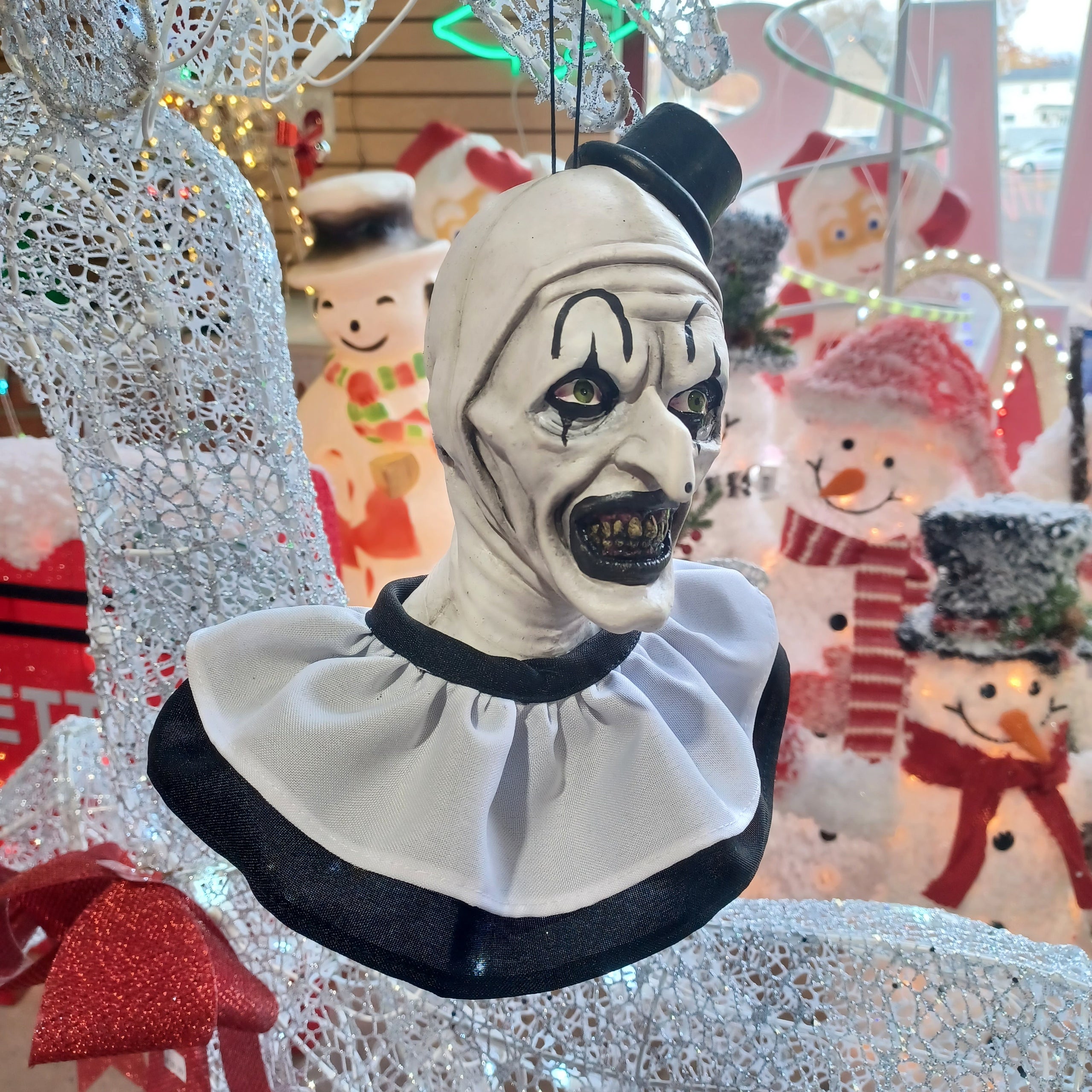 Terrifier - Art the Clown Hanging Head (Large)