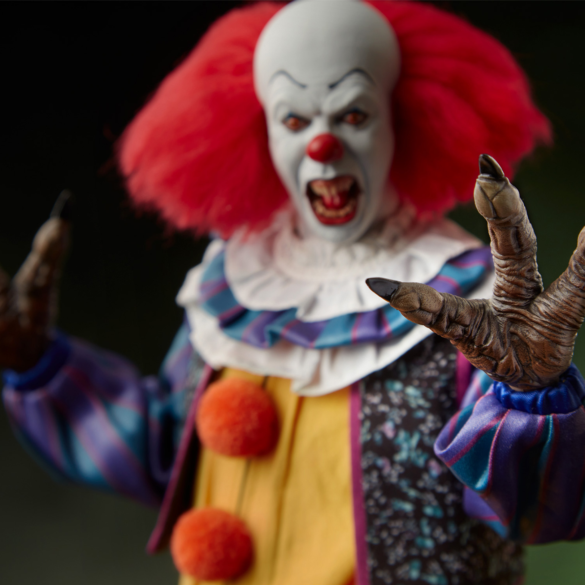 Sideshow Collectibles - IT Pennywise 1/6 Scale Action Figure