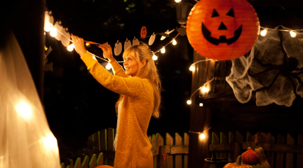 How to Create the Perfect Halloween Party Atmosphere with Decorations