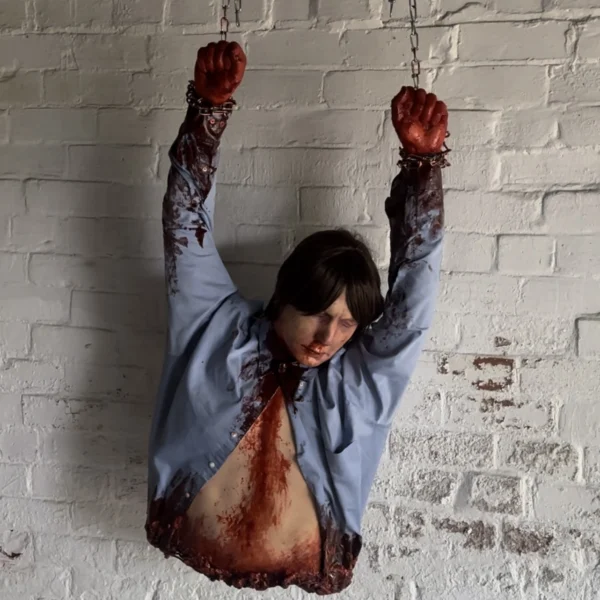 Hängender männlicher Torso