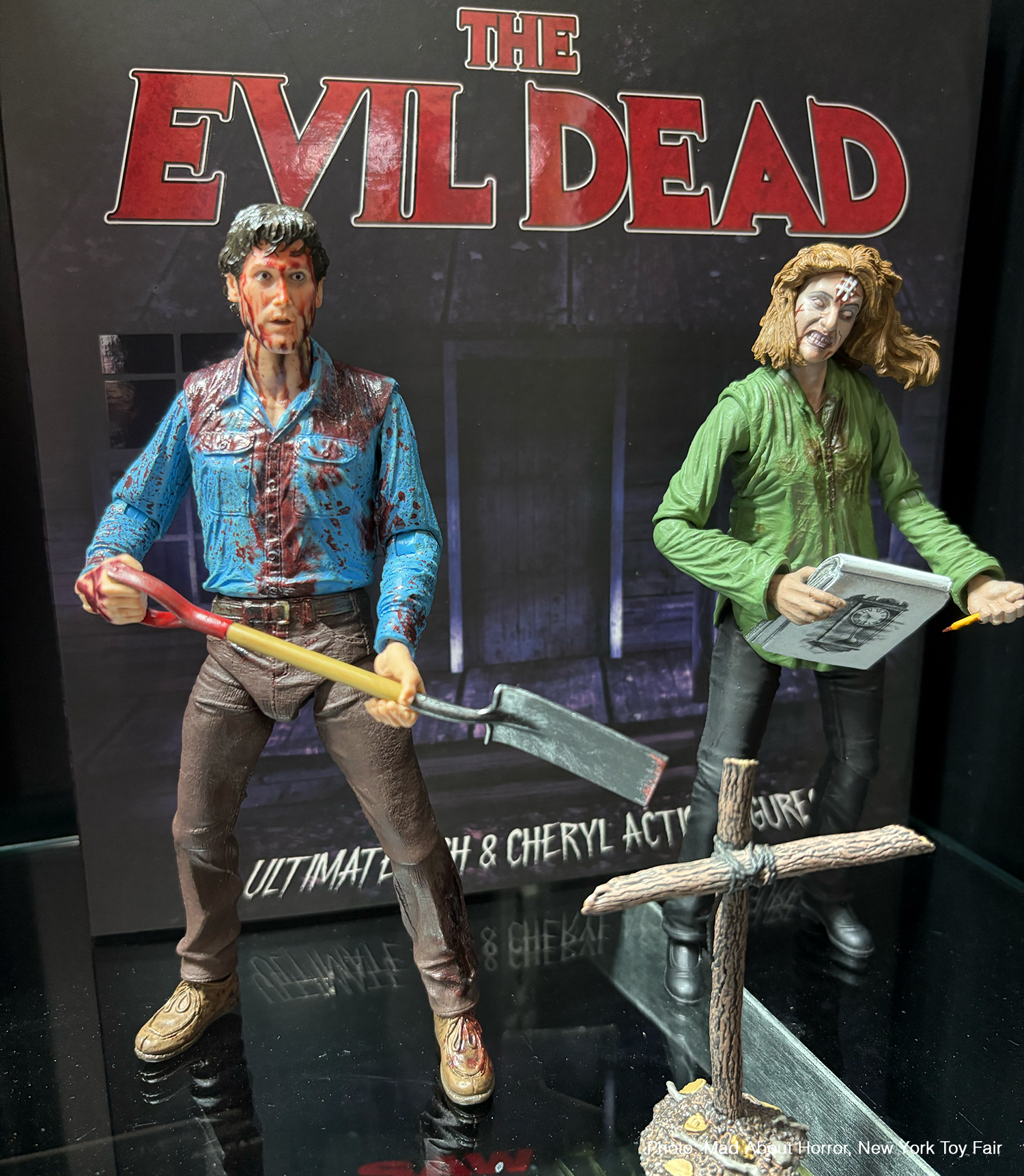 NECA Evil Dead - Ash and Cheryl Williams Ultimate Figure 2 Pack