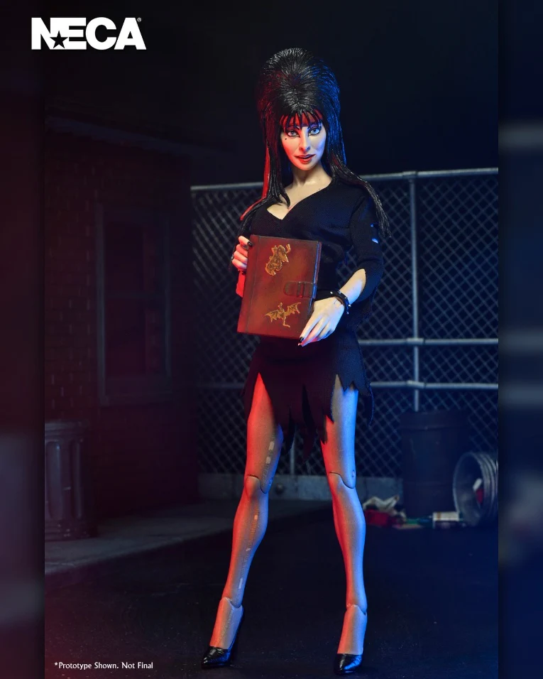Action Figure NECA Elvra 20cm, Con Vestiti In Tessuto E Accessori, Regina Delle Tenebre