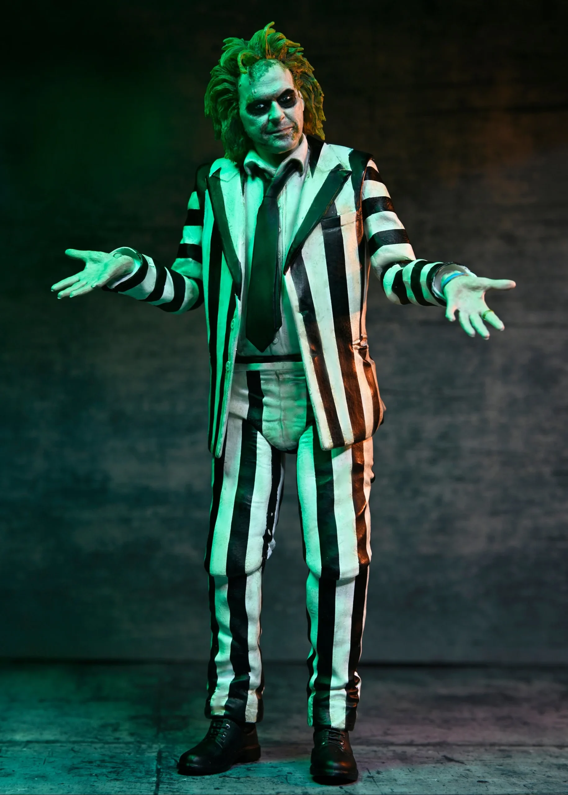 NECA Beetlejuice - Striped Suit Ultimate 7