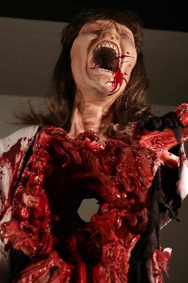 Distortions Frightronic Animated Prop - Heartless