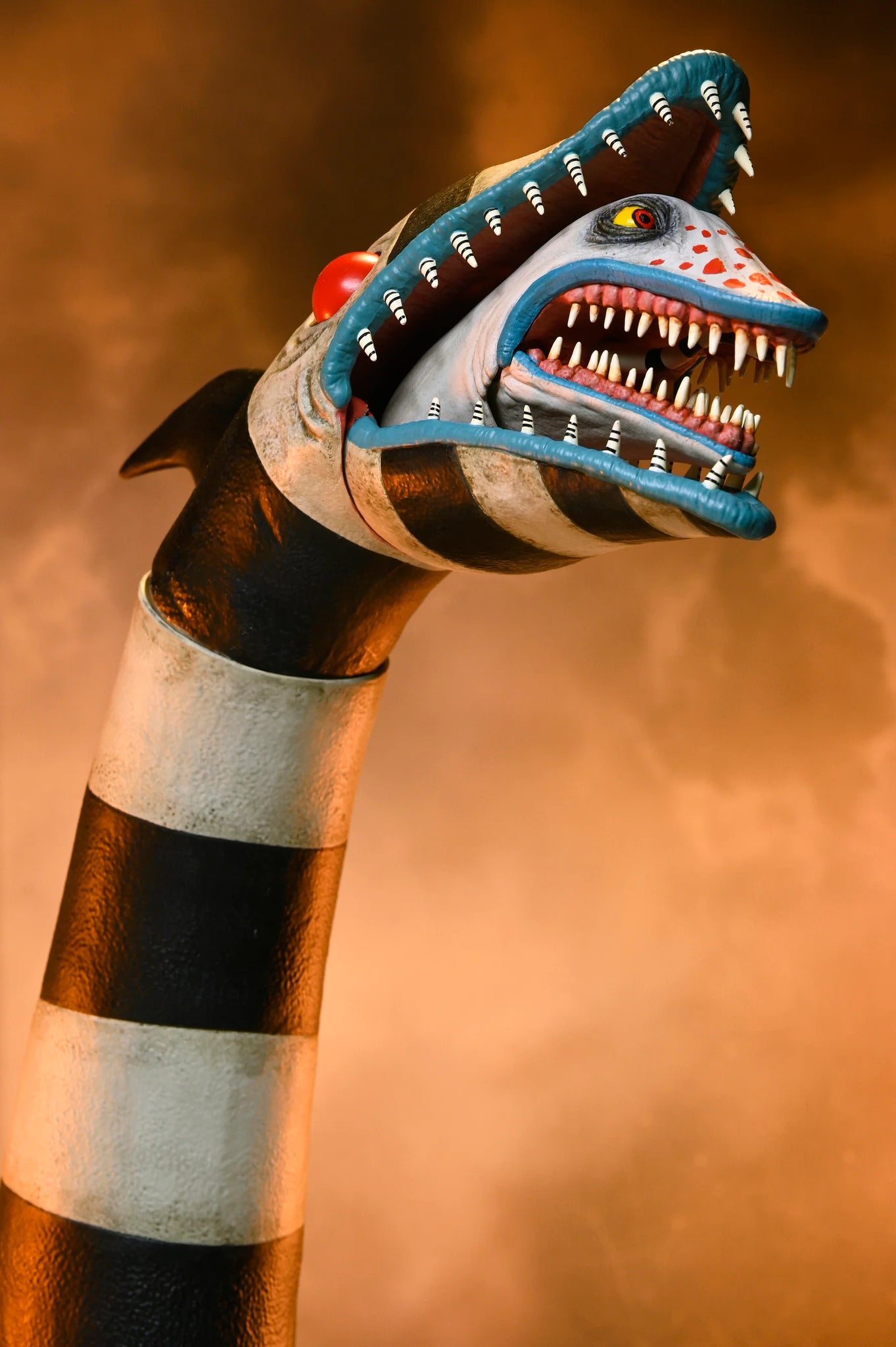 NECA Beetlejuice Matador and Sandworm Ultimate 7