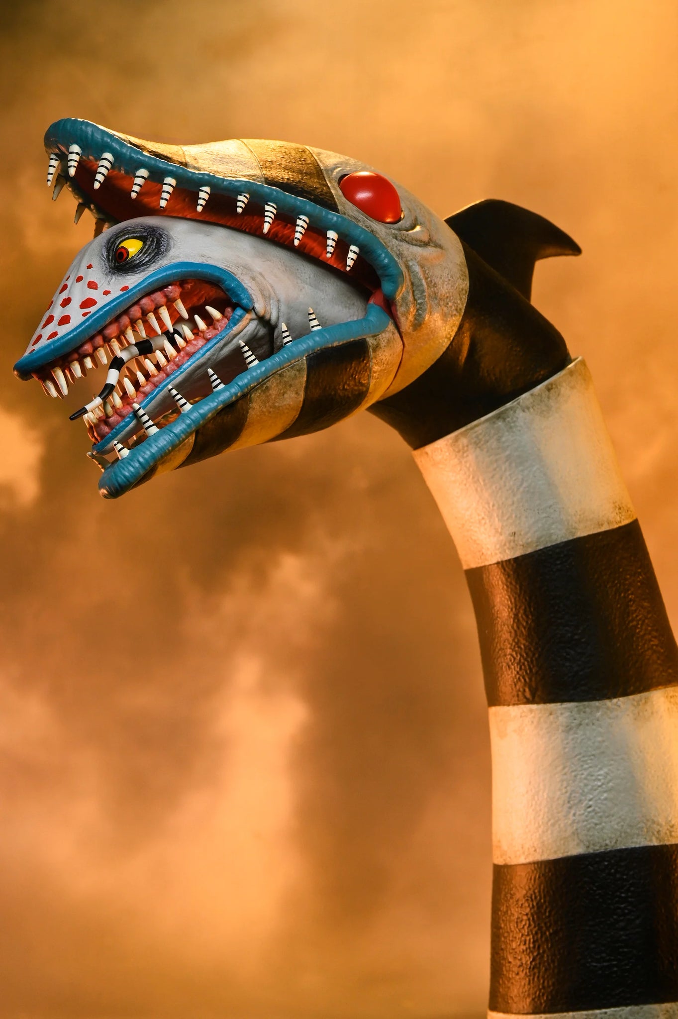 NECA Beetlejuice Matador and Sandworm Ultimate 7