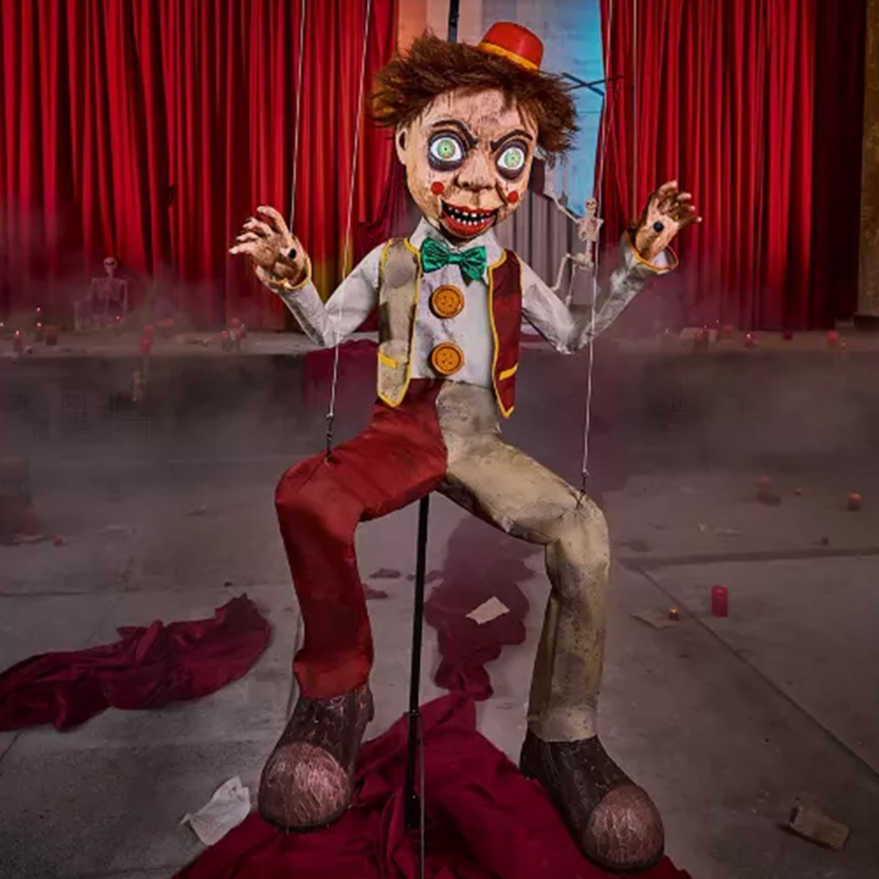 7.7ft Bobby Strings Animatronic (Spirit Halloween)