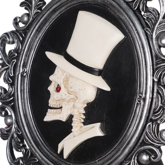 12-in Light Up Skull Picture