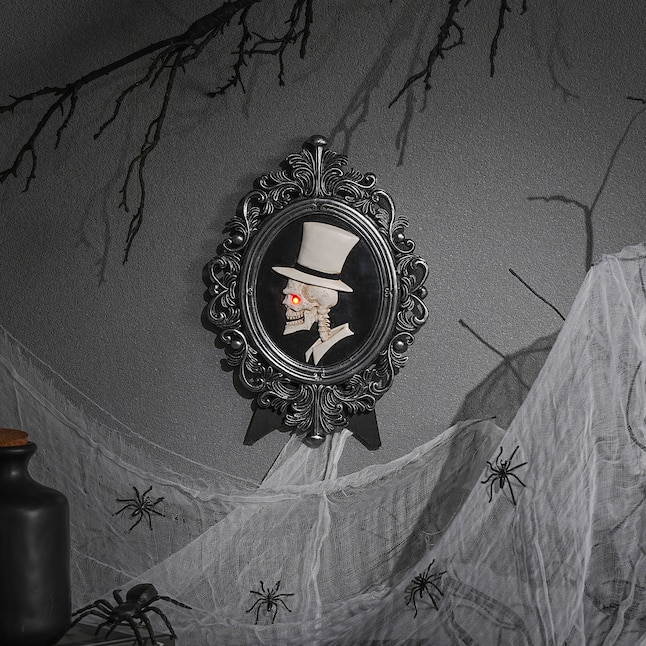 12-in Light Up Skull Picture