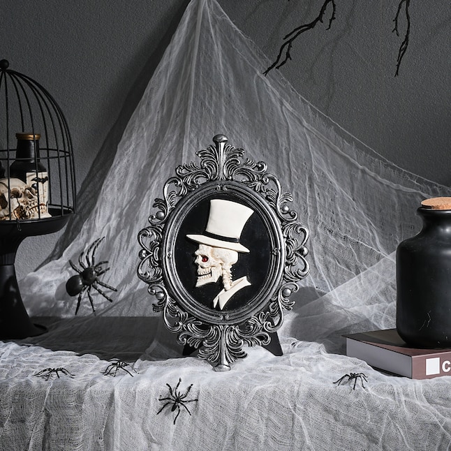 12-in Light Up Skull Picture