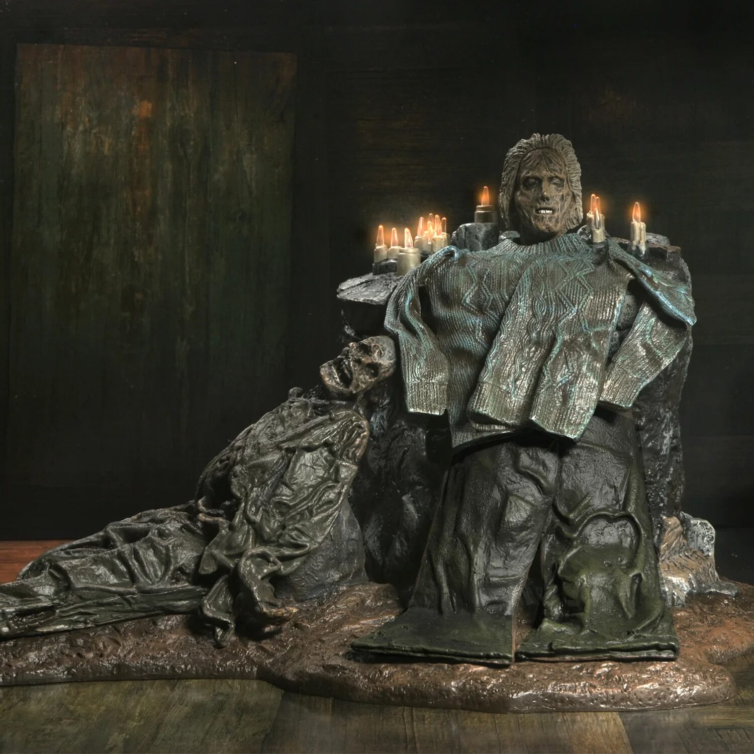 NECA Friday the 13th: The Game - Pamela Voorhees Shrine Diorama