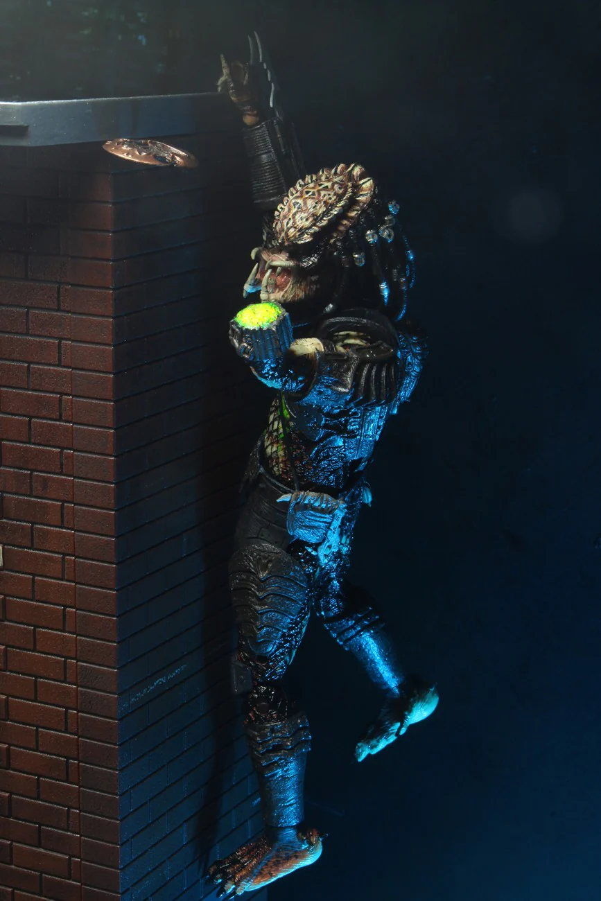 NECA Predator 2 - Battle Damaged City Hunter Predator Ultimate 7″ Scale Action Figure