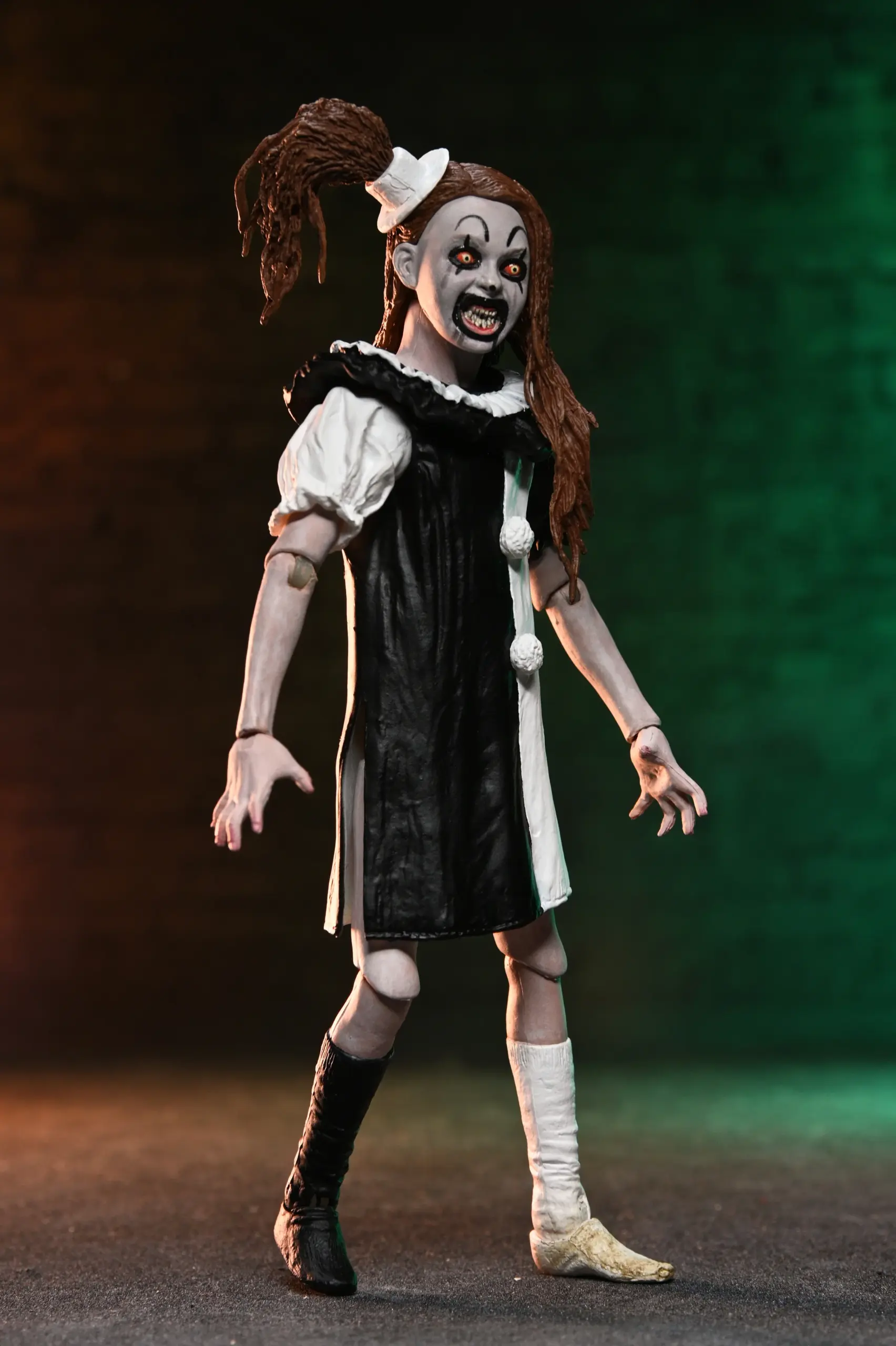 NECA Terrifier 2 - Art the Clown and Little Pale Girl Ultimate 7
