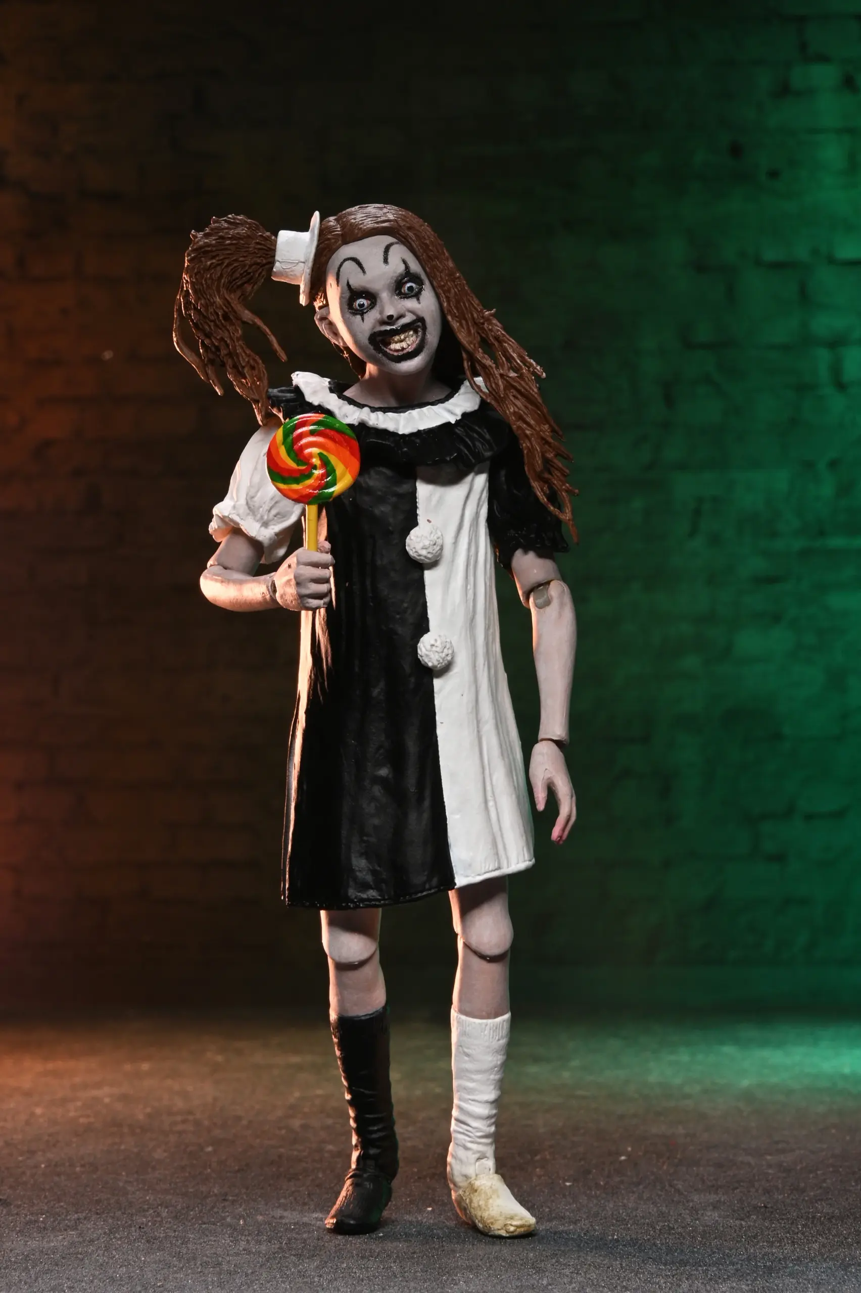 NECA Terrifier 2 - Art the Clown and Little Pale Girl Ultimate 7