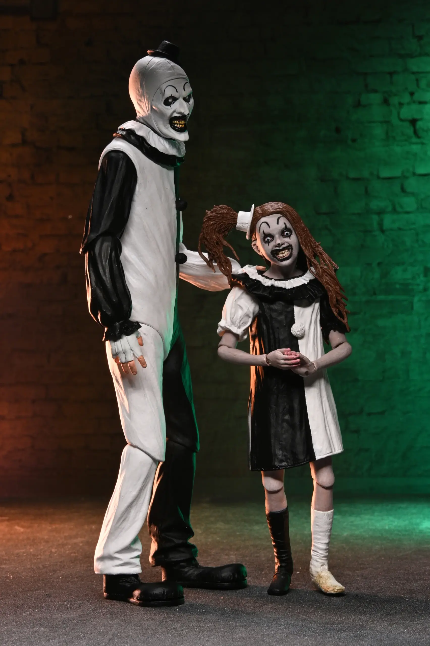 NECA Terrifier 2 - Art the Clown and Little Pale Girl Ultimate 7