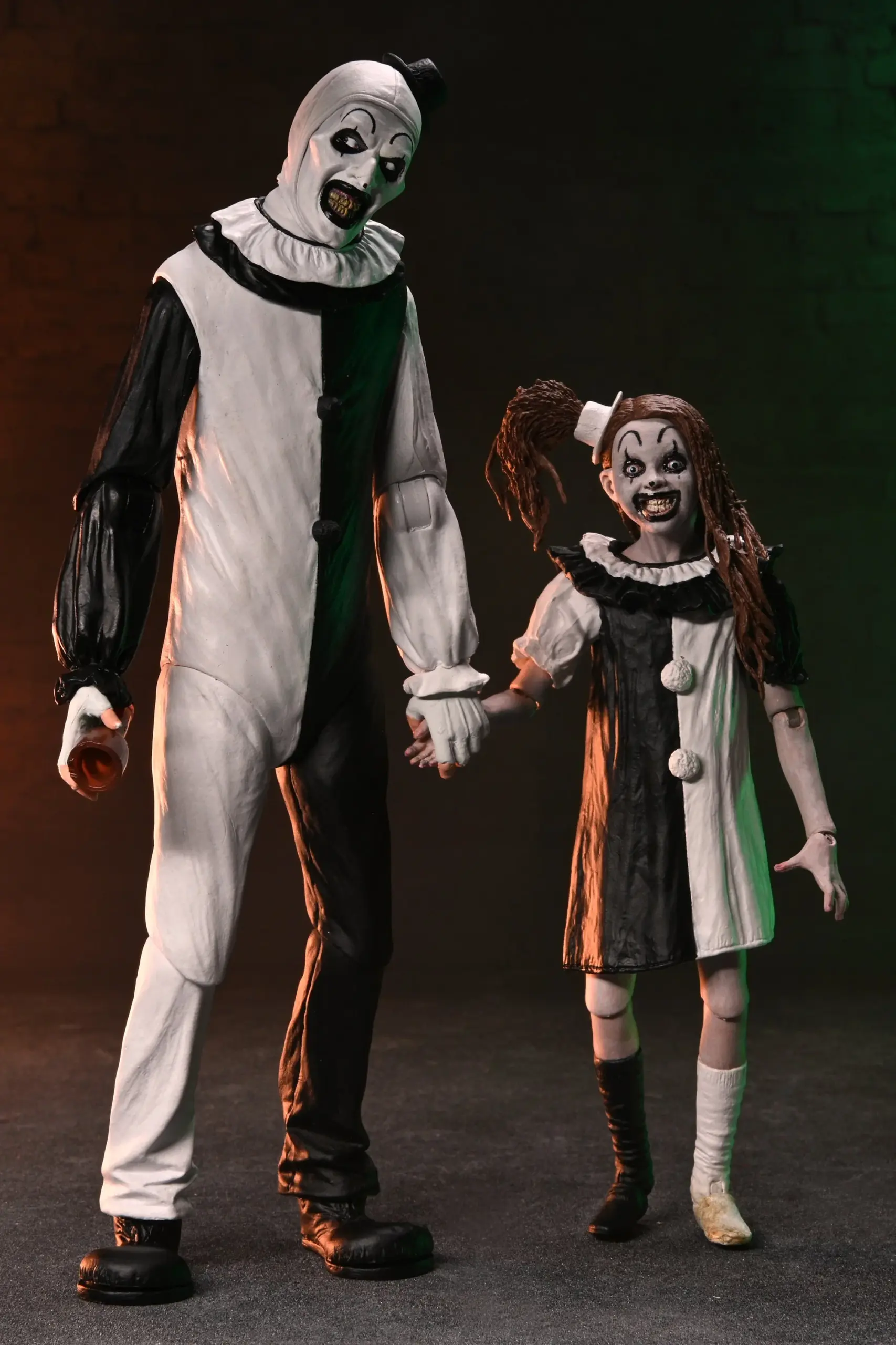 NECA Terrifier 2 - Art the Clown and Little Pale Girl Ultimate 7