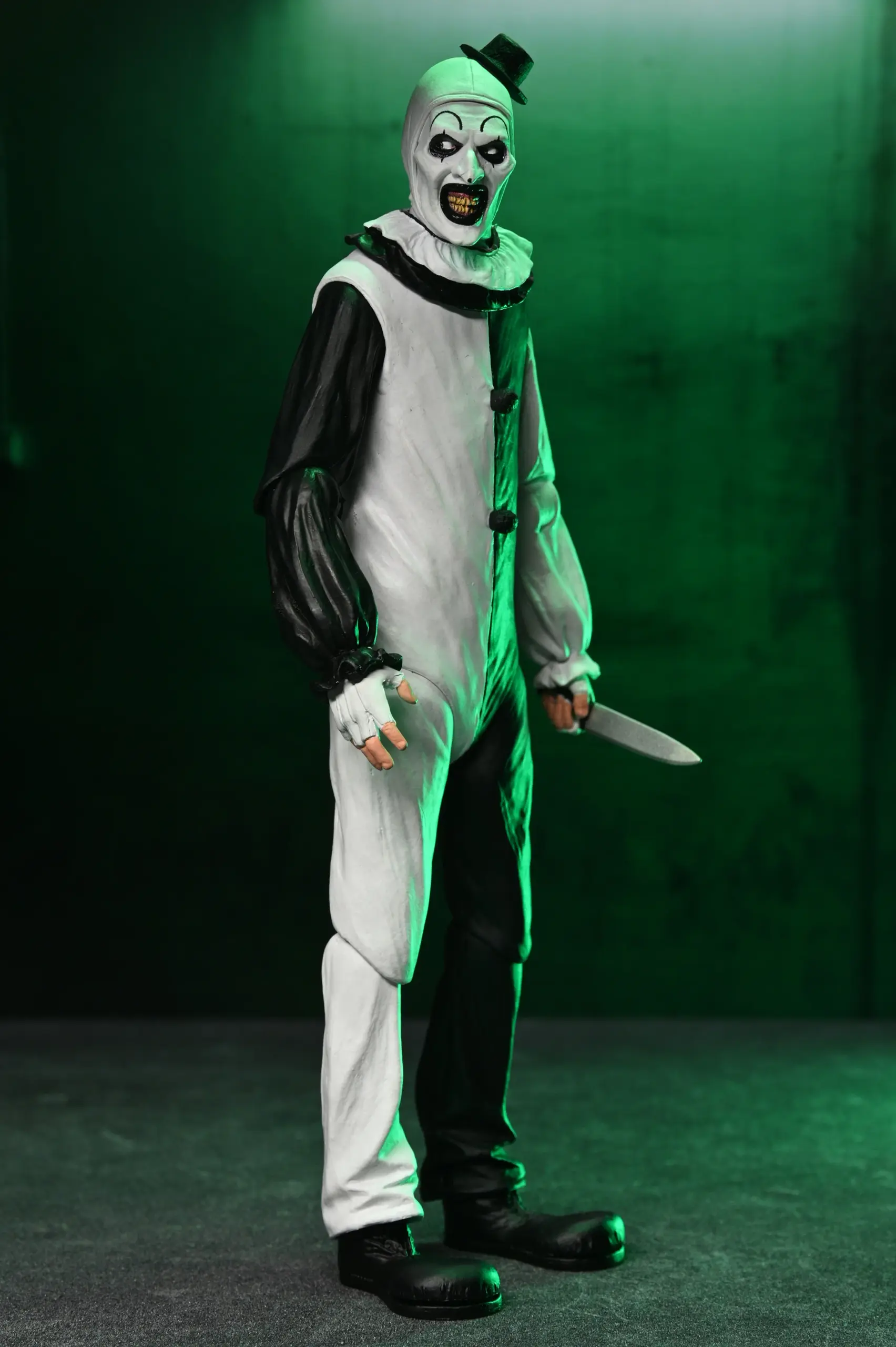 NECA Terrifier 2 - Art the Clown and Little Pale Girl Ultimate 7