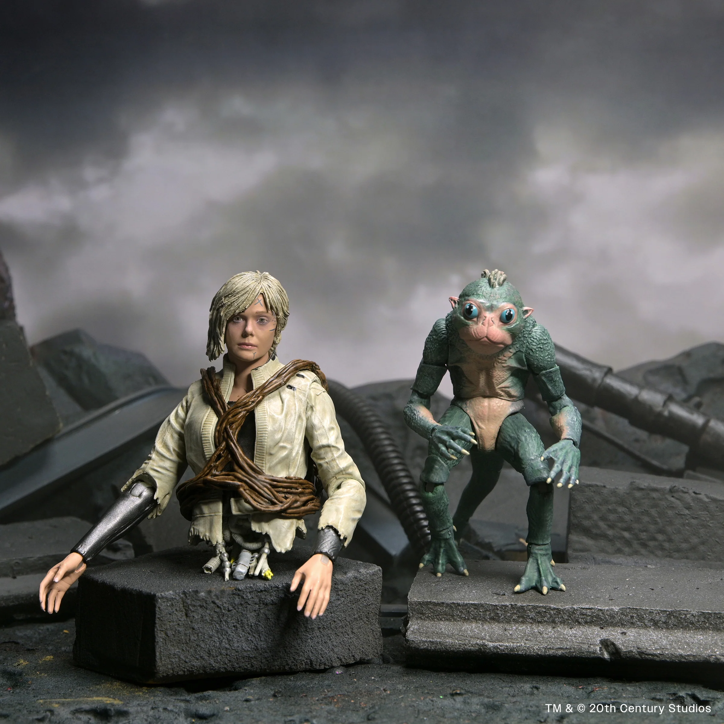 NECA Predator: Badlands - Thia & Bud Ultimate 7