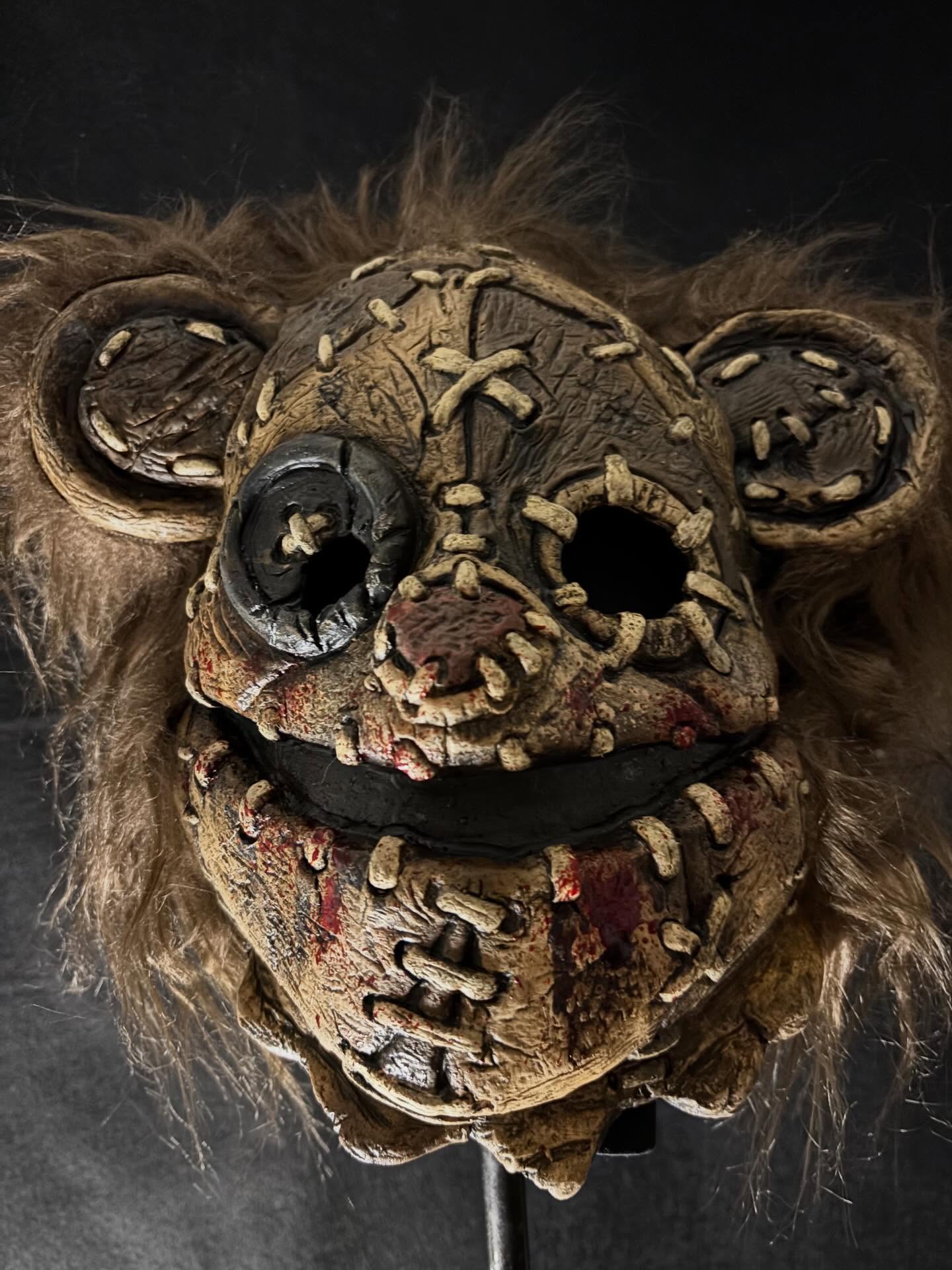 Fadenbär Maske
