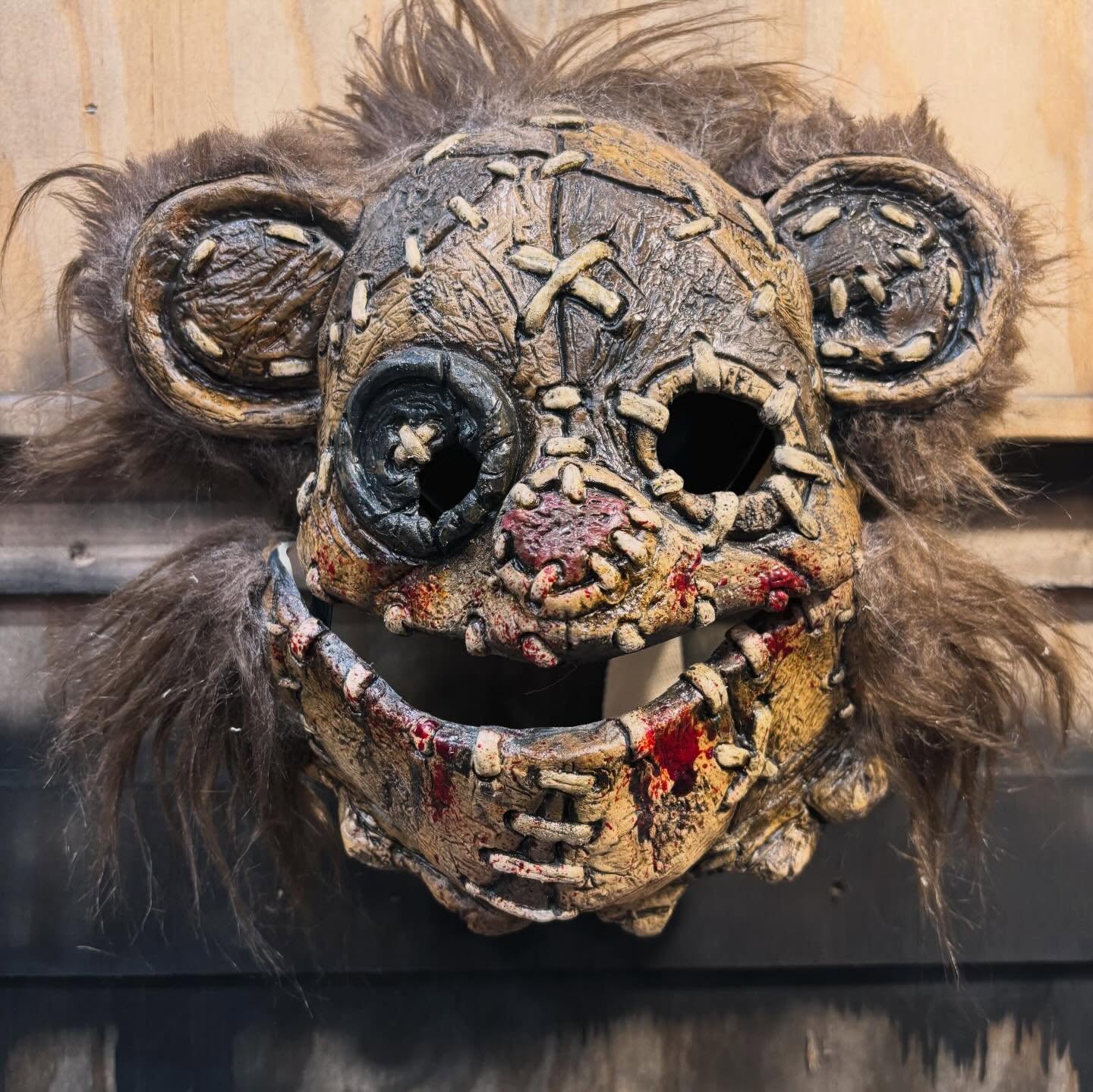 Fadenbär Maske