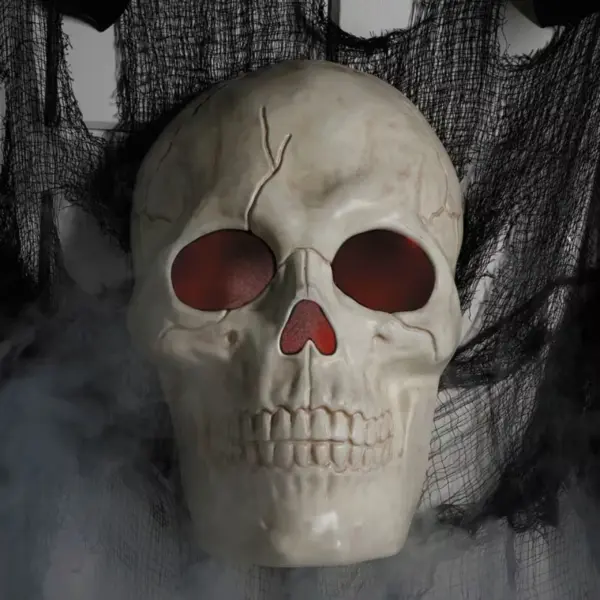 Ein riesiger animierter Totenkopf für Halloween.