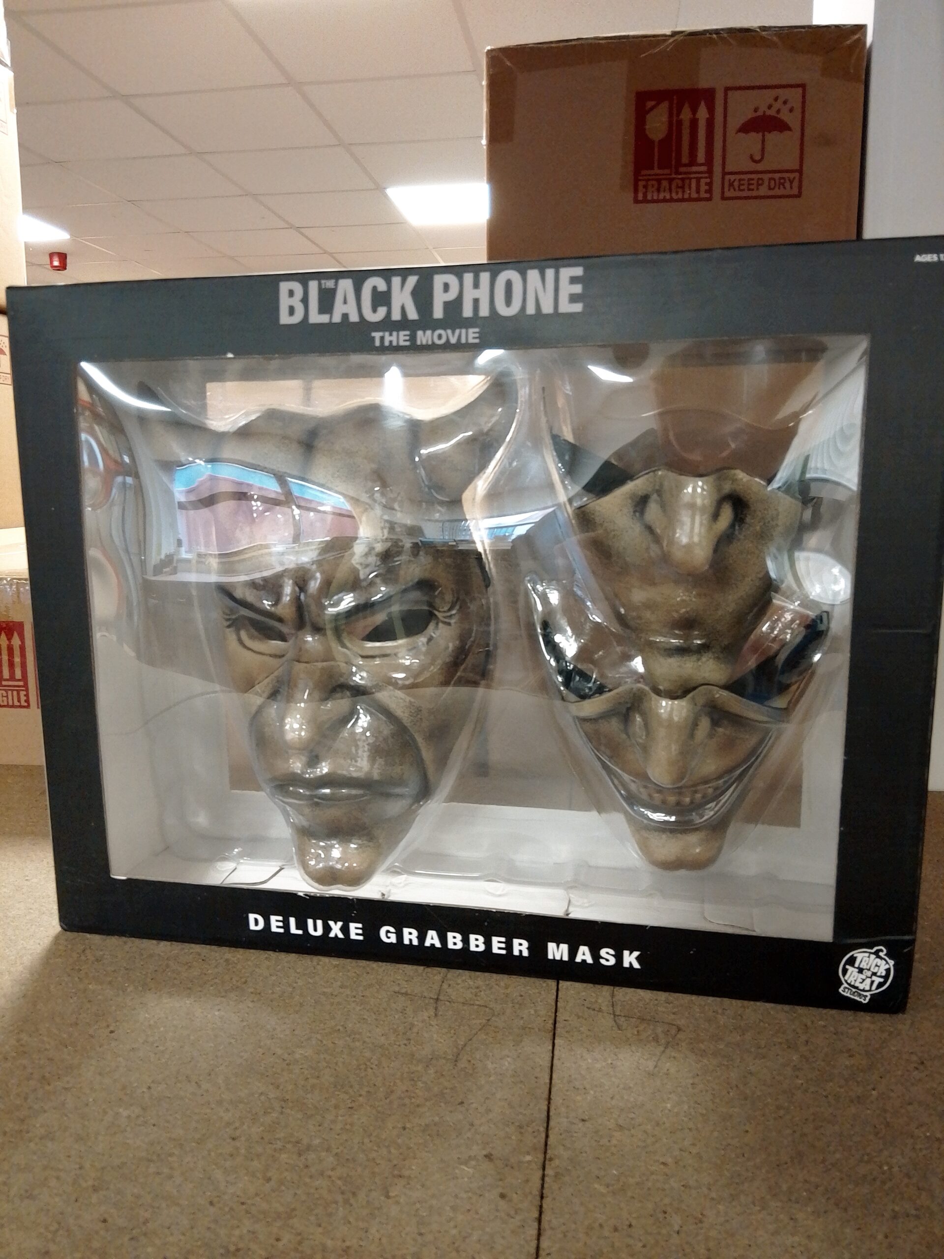 Trick or Treat Studios - The Black Phone: Deluxe Grabber Mask (EX-DISPLAY)
