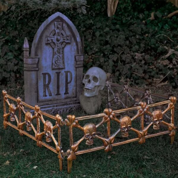 Rust Skull Plastic Graveyard Fence