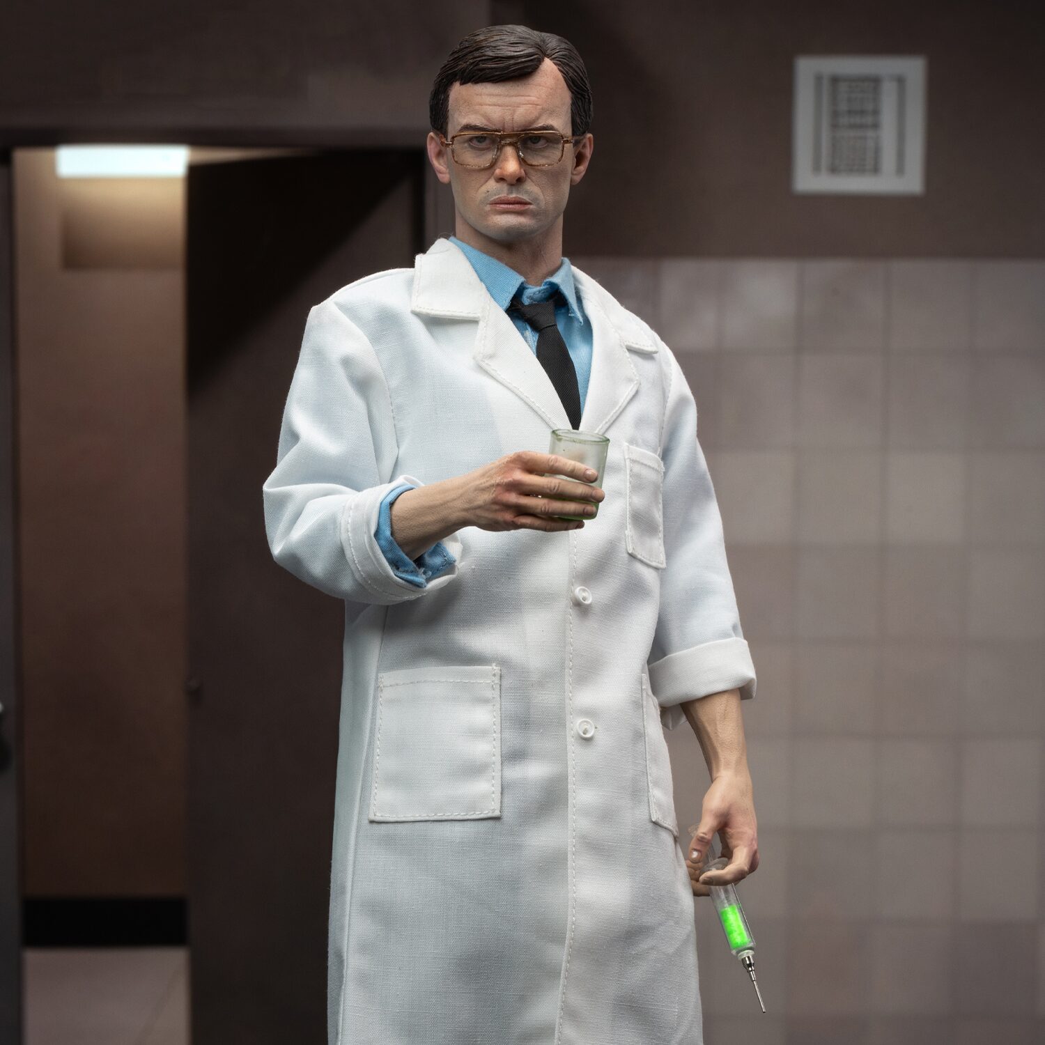 Infinite Statues Re-Animator - Doctor Herbert West 1/6 Scale Action Figure (Standard Edition)