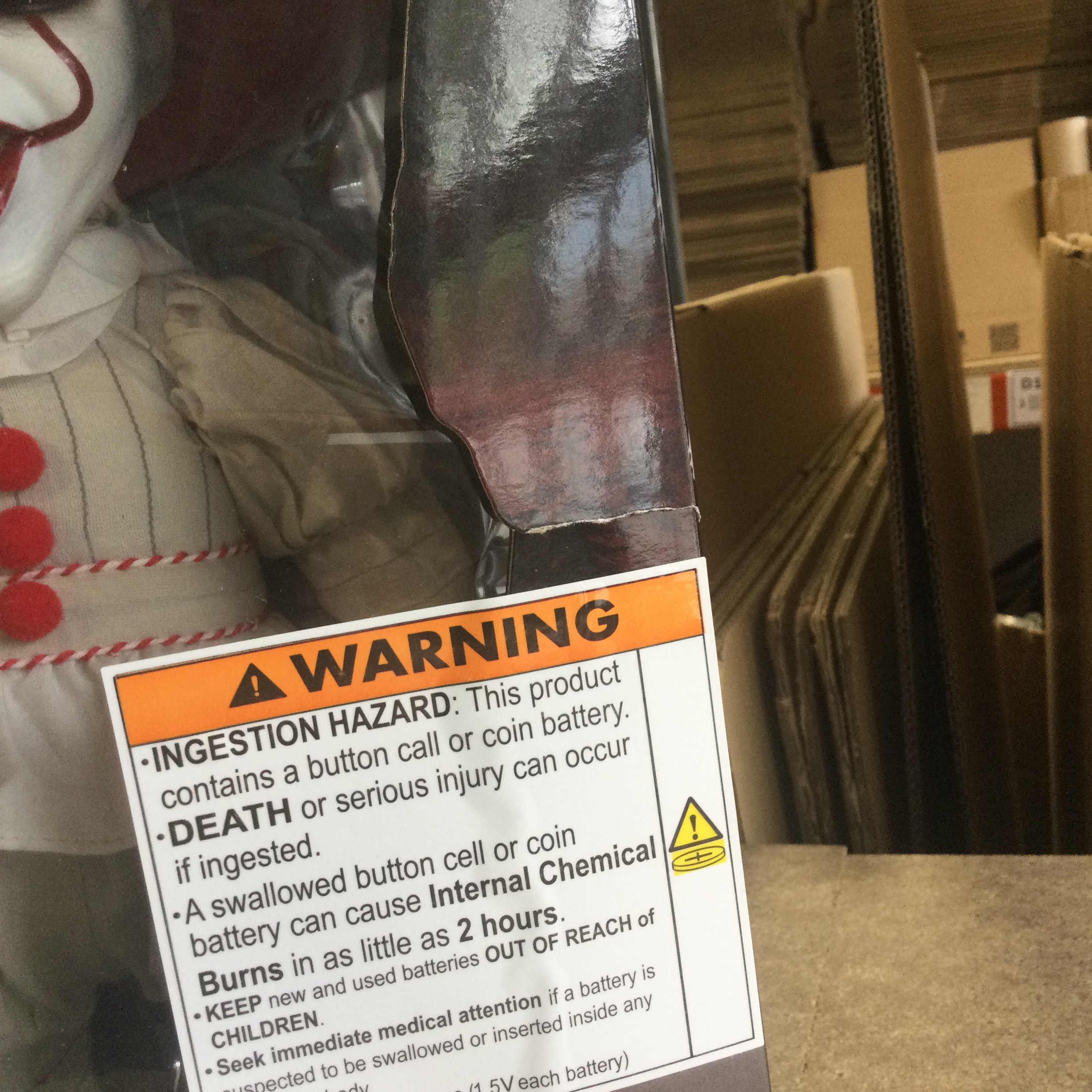 MEZCO MDS IT (2017) - Pennywise Échelle Méga avec Son (BOÎTE IMPARFAITE)