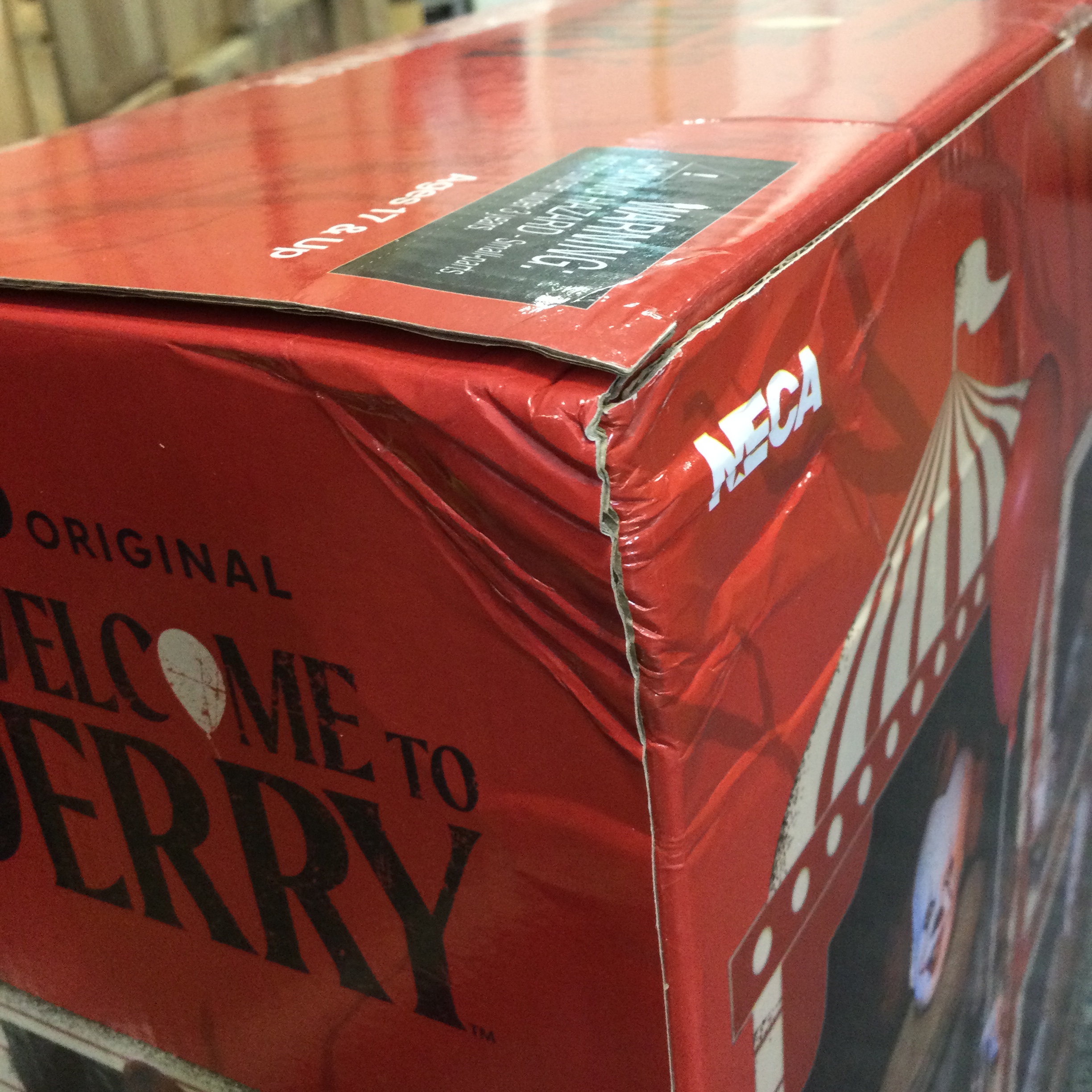 NECA IT: Welcome To Derry - Pennywise 1/4 Scale Figure (SLIGHT SECOND)