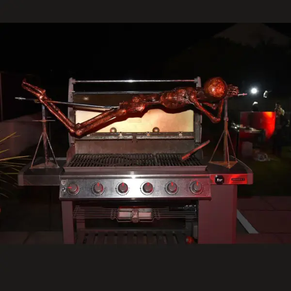 Skelett am Spieß Halloween-Dekoration