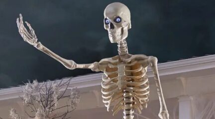 Home Depot vs Spirit Halloween Animatronics
