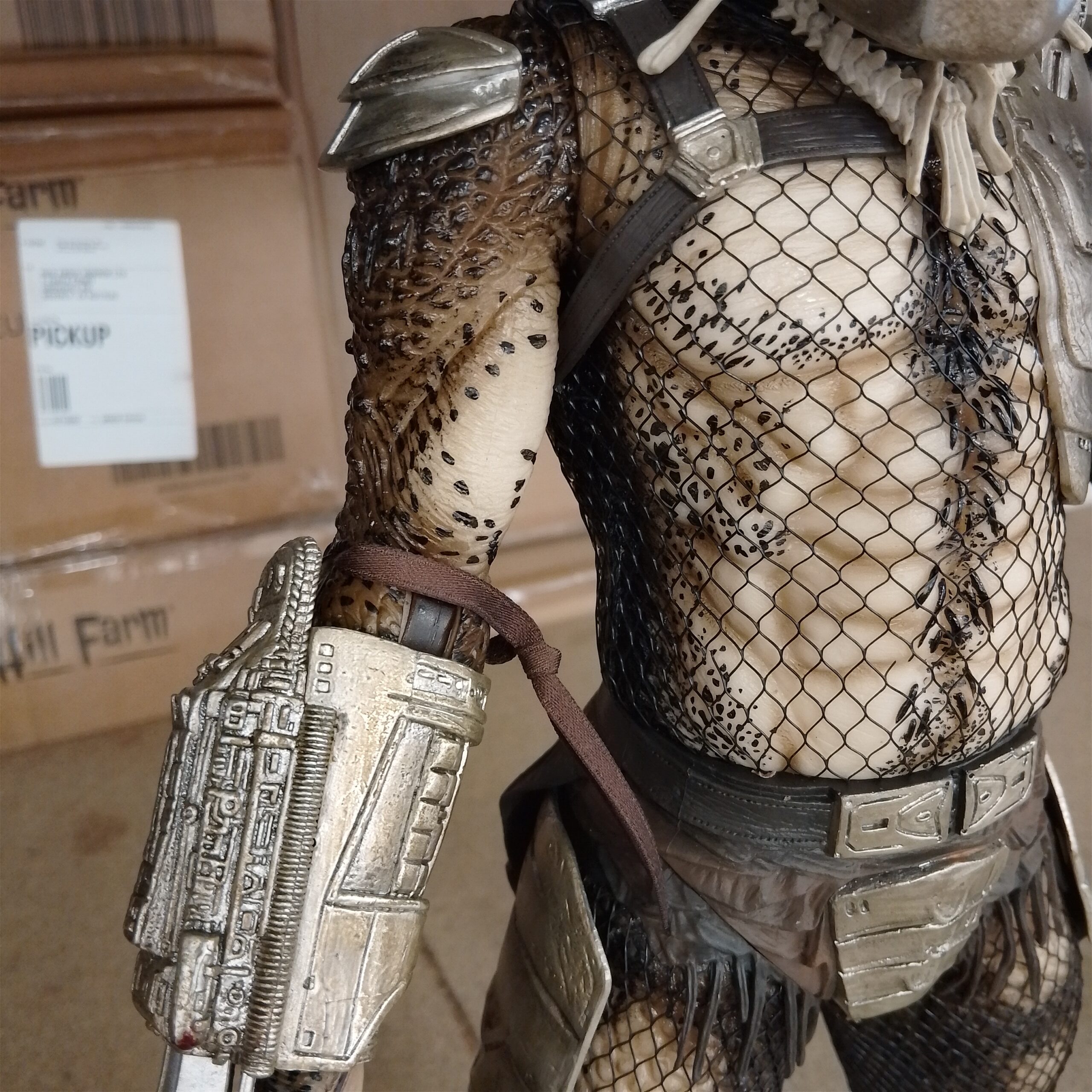 NECA Predator - Jungle Hunter Predator with LED Lights 1/4 Scale Action Figure (SLIGHT SECOND)