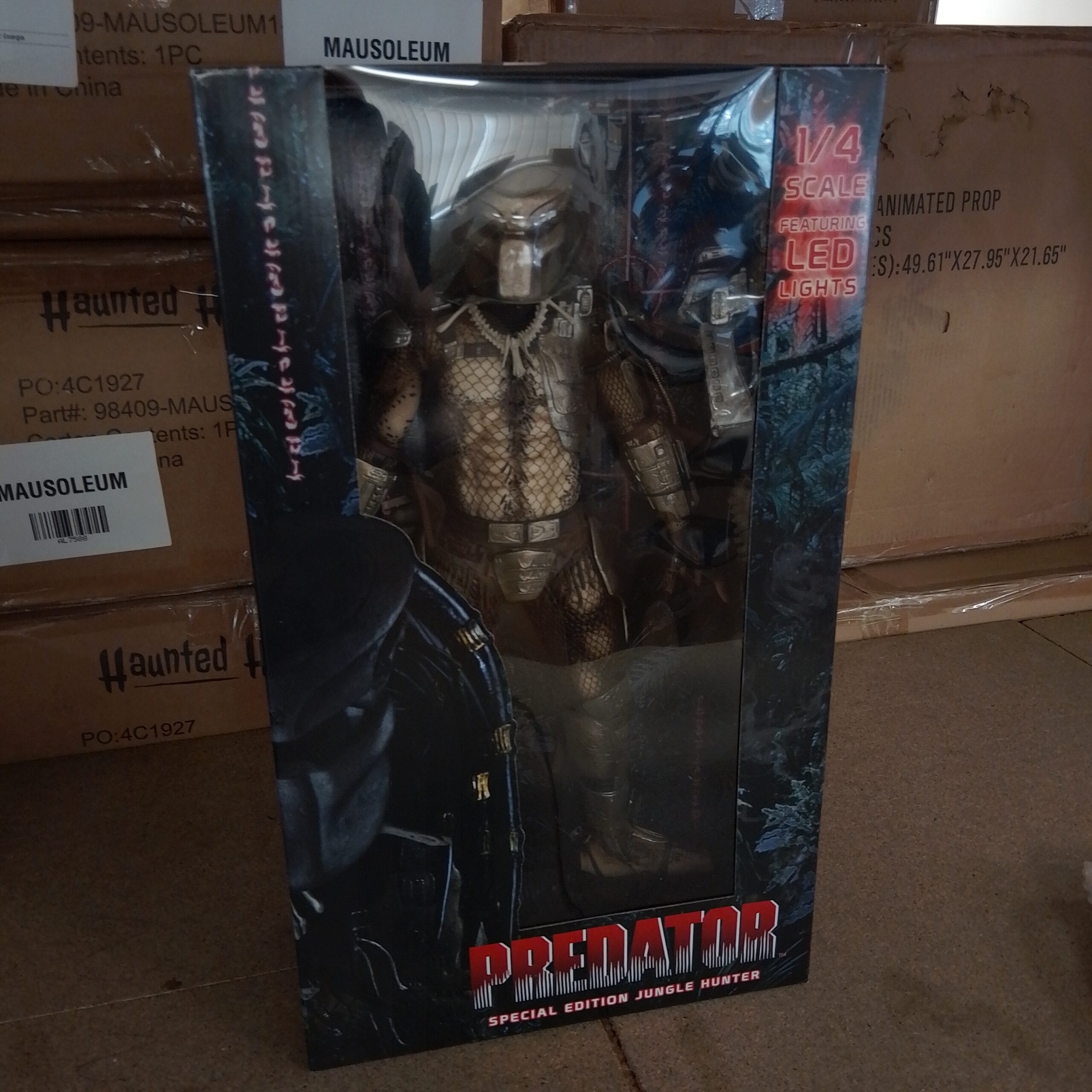 NECA Predator - Jungle Hunter Predator with LED Lights 1/4 Scale Action Figure (SLIGHT SECOND)