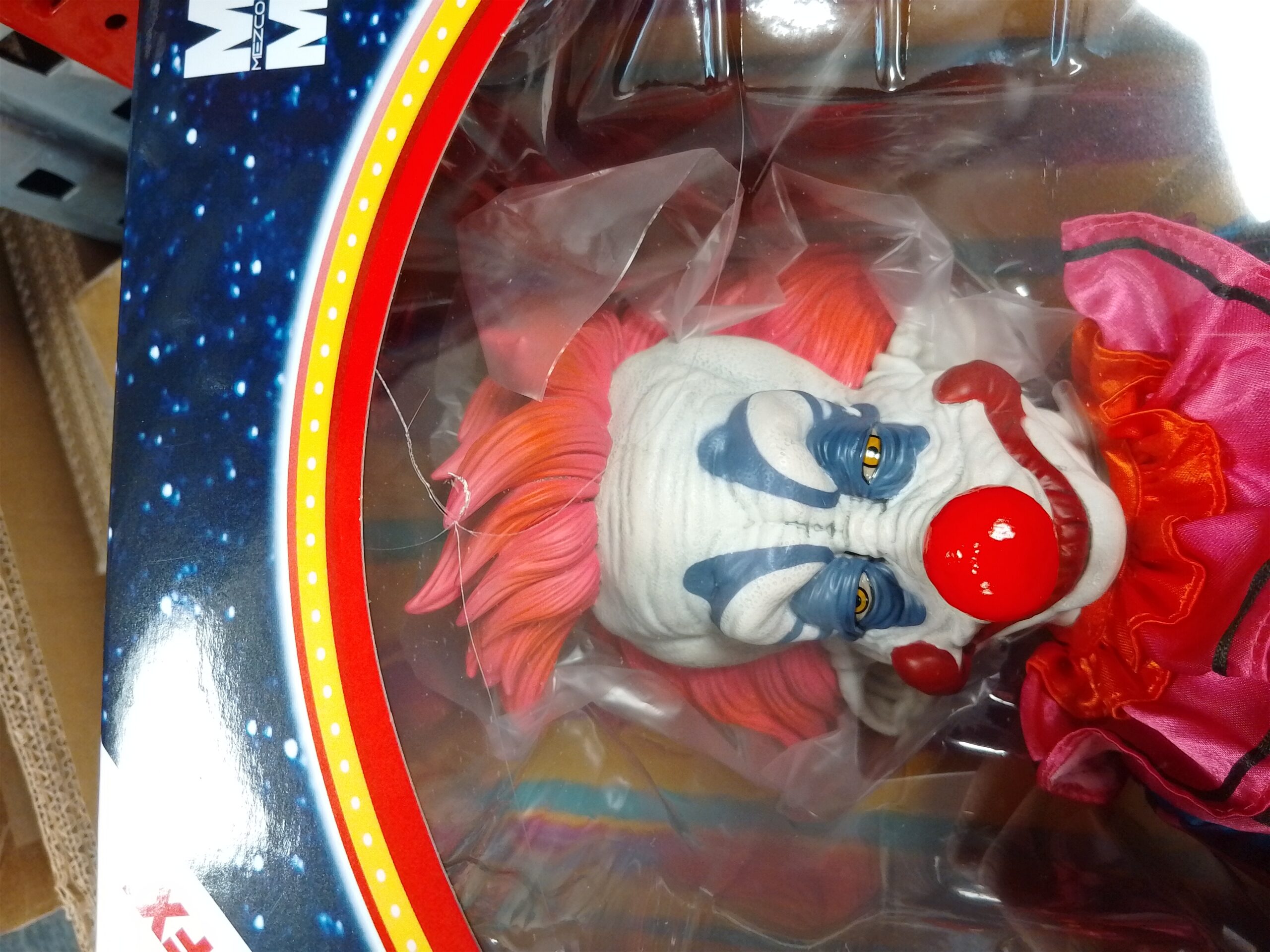 MEZCO MDS Killer Klowns From Outer Space - Rudy Mega Scale With Sound (IMPERFECT BOX)